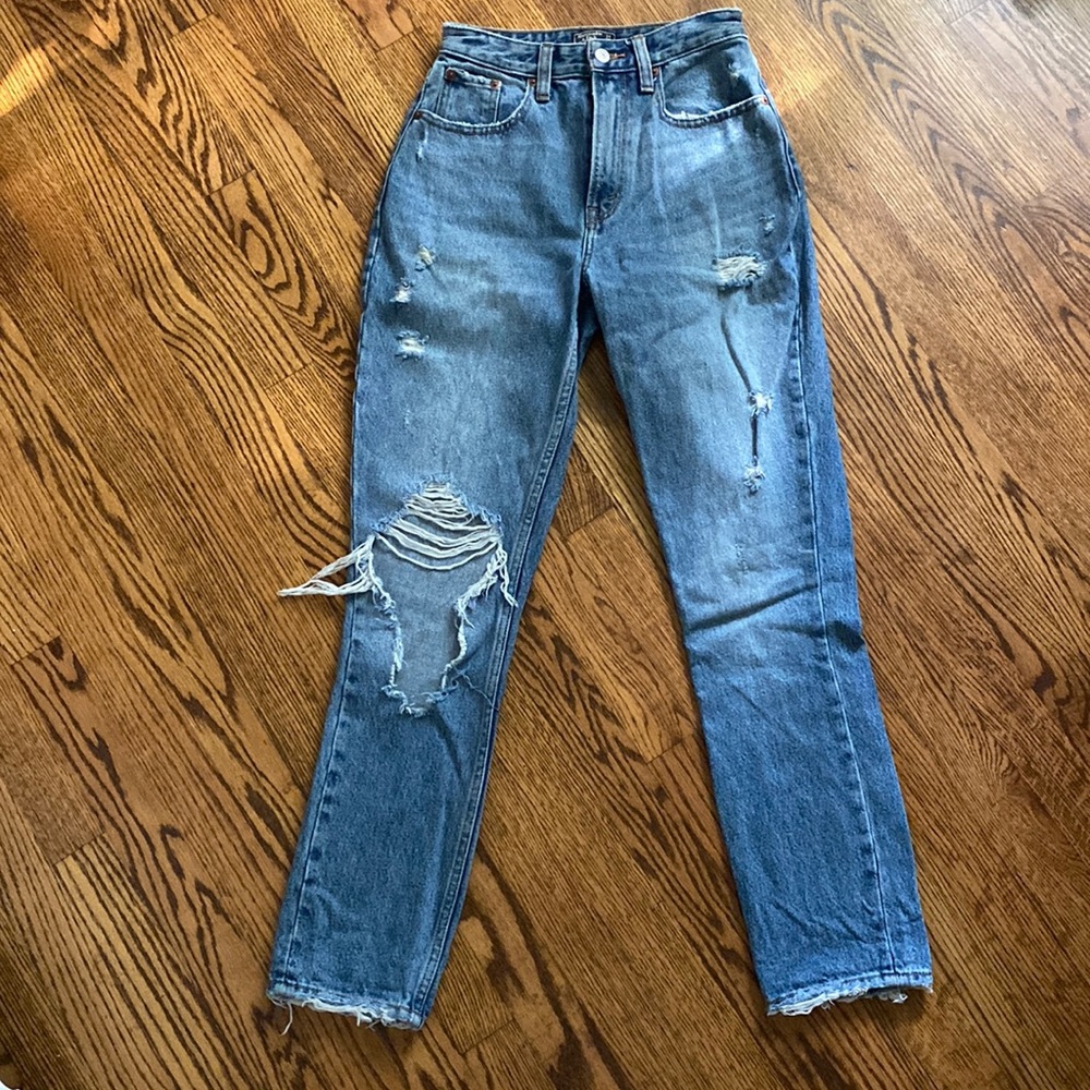 Abercrombie High Rise Mom Jeans 00L